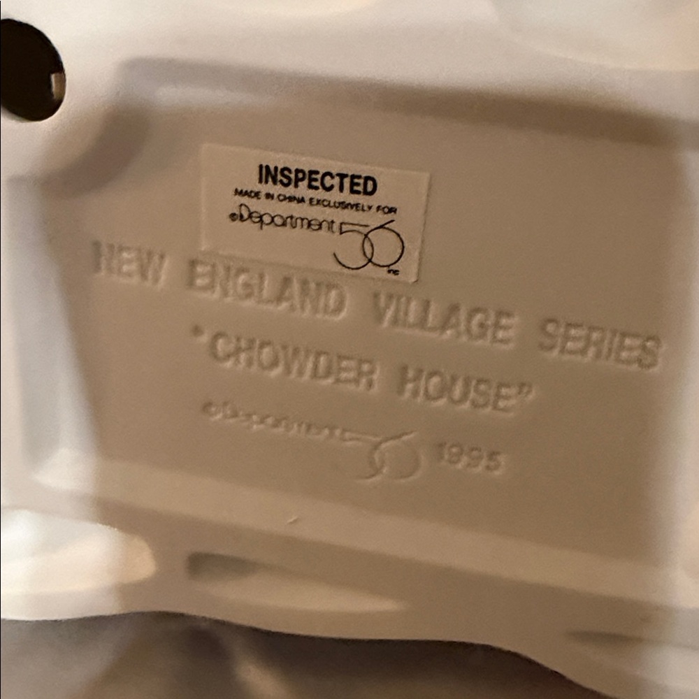 Dept 56 village house chowder house RETIRED - Picture 3 of 3
